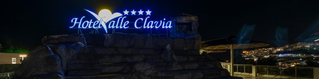 Insegna luminosa dell'Hotel Valle Clavia.