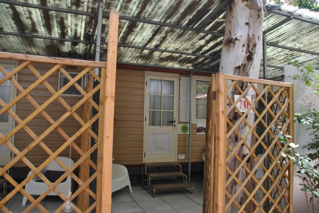 Casa mobile con griglia di legno.