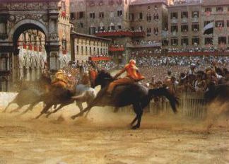 Gara di cavalli in una piazza affollata, con spettatori sugli spalti e palazzi sullo sfondo.